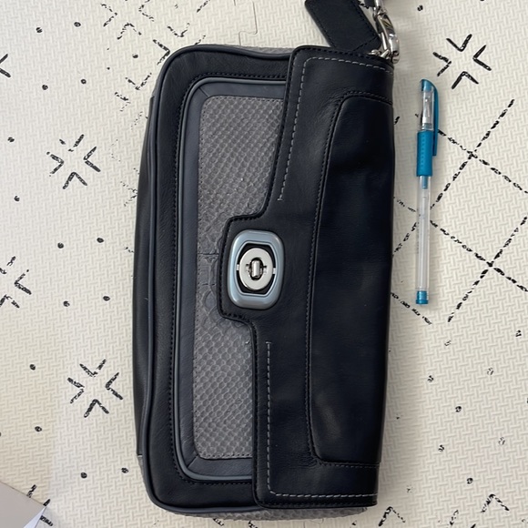 Black Coach Leather Large Wristlet - Like New - Picture 8 of 9